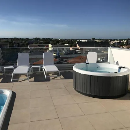 Apartman Contemporary Hideaway With Pool