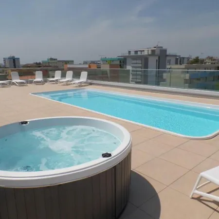Apartment Contemporary Hideaway With Pool *